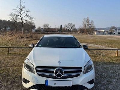 Gebraucht Mercedes A180 122 PS (89 kW) 2015 Weiß Limousine