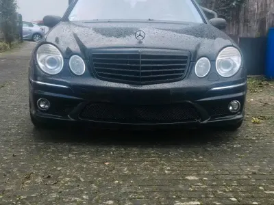 Gebraucht Mercedes E500 2003 Schwarz Limousine