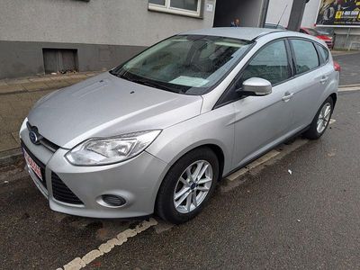 Gebraucht Ford Focus Trend 125 PS (91 kW) 2014 Silber Limousine
