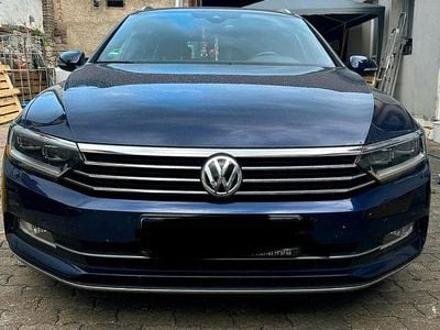 Gebraucht VW Passat 190 PS (139 kW) 2019 Blau Kombi