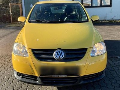 Gebraucht VW Fox 54 PS (39 kW) 2009 Gelb Kleinwagen