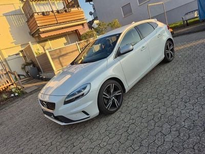 Usado Volvo V40 R-Design 152 HP (111 kW) 2017 Branco Sedan