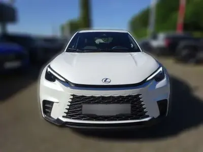 Gebraucht Lexus LBX 136 PS (100 kW) 2025 Weiß metallic SUV