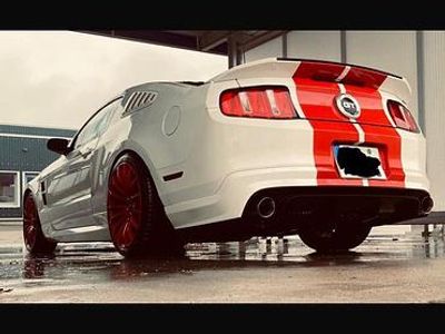 Weiß Gebraucht 2010 Ford Mustang GT Coupé | 26.000 € (Etwas zu teuer)