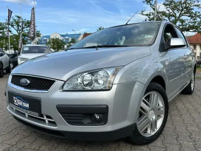 Gebraucht Ford Focus Ghia 101 PS (74 kW) 2005 Silber Limousine