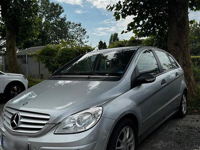 Mercedes B200