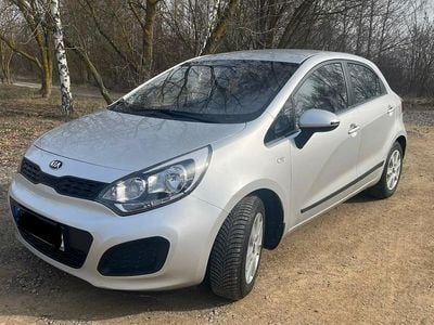 Gebraucht Kia Rio 86 PS (63 kW) 2014 Silber Limousine