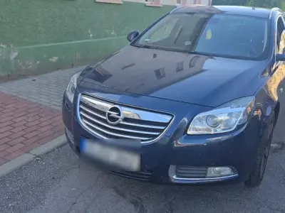 Gebraucht Opel Insignia Sport 160 PS (117 kW) 2013 Blau Kombi