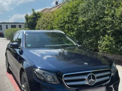 Gebraucht Mercedes E220 AMG line 194 PS (142 kW) 2018 Blau Kombi