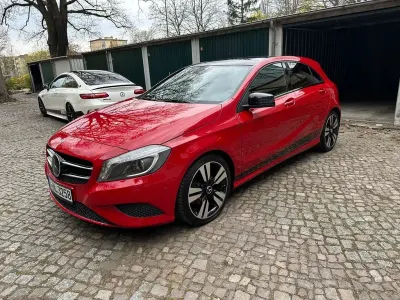 Gebraucht Mercedes A180 Urban 122 PS (89 kW) 2013 Rot Kleinwagen