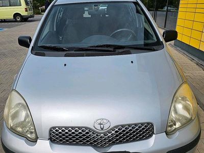 Usata Toyota Yaris 65 CV (47 kW) 2004 Argento Utilitaria