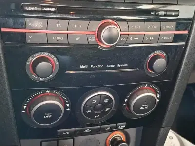 Gebraucht Mazda 3 75 PS (55 kW) 2008 Rot Limousine