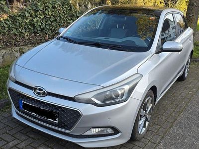 Gebraucht Hyundai i20 Trend 90 PS (66 kW) 2014 Silber Kleinwagen