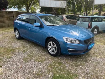 Gebraucht Volvo V60 Kinetic 150 PS (110 kW) 2015 Blau Kombi