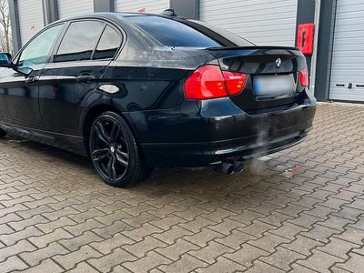Gebraucht BMW 325 218 PS (160 kW) 2009 Schwarz Limousine