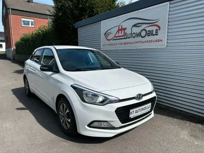 Gebraucht Hyundai i20 Passion 84 PS (61 kW) 2018 Weiß Limousine