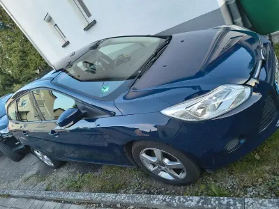 Gebraucht Ford Focus Trend 116 PS (85 kW) 2014 Blau Kombi