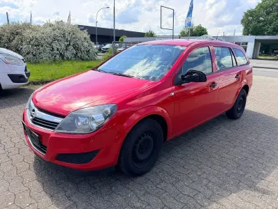 Gebraucht Opel Astra Selection 110 PS (80 kW) 2010 Rot Limousine