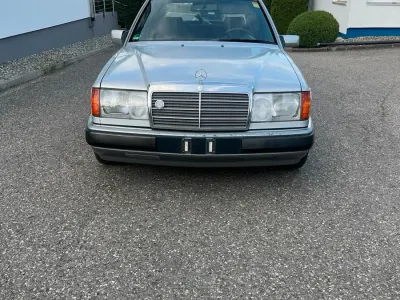 Gebraucht Mercedes 230 132 PS (97 kW) 1992 Silber Limousine