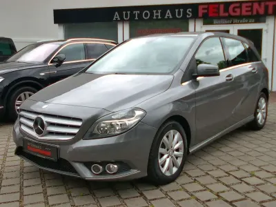 Gebraucht Mercedes B200 156 PS (114 kW) 2014 Grau Van / Kleinbus