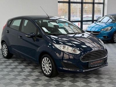 Gebraucht Ford Fiesta Trend 101 PS (74 kW) 2015 Blau Kleinwagen