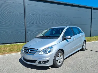 Gebraucht Mercedes B180 109 PS (80 kW) 2009 Grau Van / Kleinbus