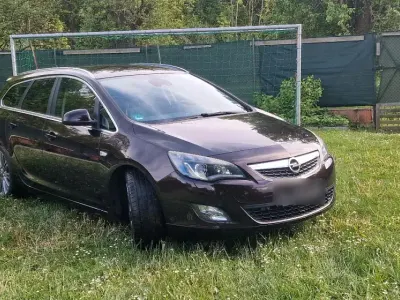 Gebraucht Opel Astra 180 PS (132 kW) 2011 Braun Kombi