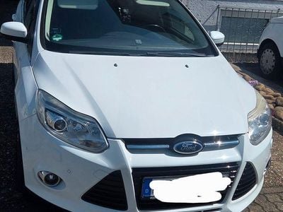 Begagnad Ford Focus Titanium 150 HK (110 kW) 2012 Vit Sedan