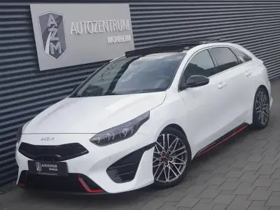 Gebraucht Kia ProCeed GT GT 204 PS (150 kW) 2024 Sonderlackierung deluxeweiß metallic Kleinwagen