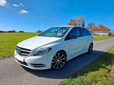 Second-hand Mercedes B180 Night 122 CP (89 kW) 2014 Alb Monovolum