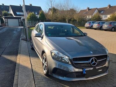 Gebraucht Mercedes A180 Style 122 PS (89 kW) 2016 Grau Limousine
