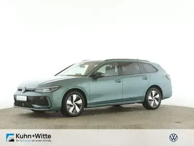 Używany VW Passat R-line 272 KM (200 kW) 2025 Zielony Kombi