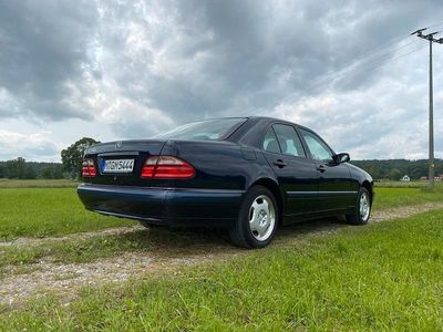 Mercedes E200