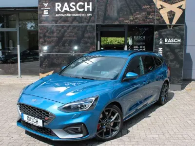 Używany Ford Focus ST 280 KM (205 kW) 2019 Niebieski Sedan/Limuzyna