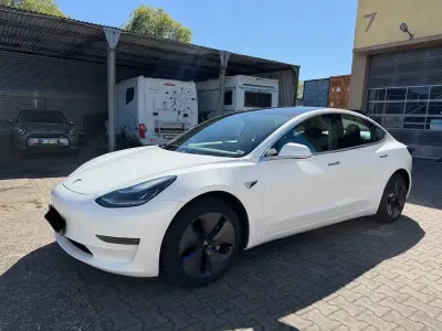 Usata Tesla Model 3 Standard Range Plus 225 kW (306 CV) 2019 Bianco Berlina