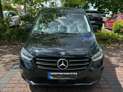 Gebraucht Mercedes T180 116 PS (85 kW) 2022 Loparitschwarz metal Van / Kleinbus