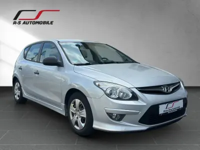 Gebraucht Hyundai i30 Edition 90 PS (66 kW) 2011 Silber Limousine