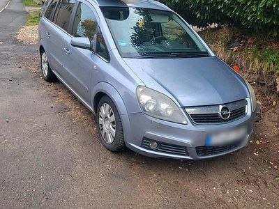 Grau Gebraucht 2008 Opel Zafira Van / Kleinbus | 3.700 € (Etwas zu teuer)