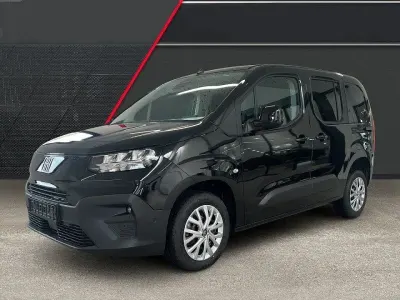 Neu Fiat Doblò 131 PS (96 kW) 2026 Schwarz Van / Kleinbus