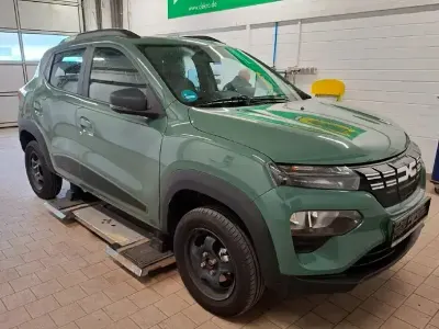 Używany Dacia Spring Essentiel 33 kW (45 KM) 2023 Zielony Hatchback