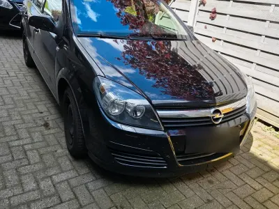 Gebraucht Opel Astra Elegance 105 PS (77 kW) 2005 Schwarz Limousine