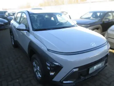 Neu Hyundai Kona Select 116 PS (85 kW) 2026 Grau SUV