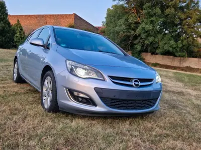 Gebraucht Opel Astra 165 PS (121 kW) 2026 Andere farben Limousine
