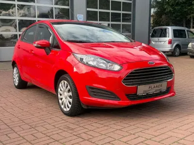 Gebraucht Ford Fiesta Trend 82 PS (60 kW) 2015 Rot Kleinwagen