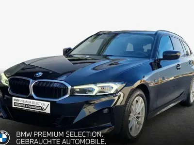 Gebraucht BMW 318 Sport Line 156 PS (114 kW) 2024 Black sapphire metallic Kombi