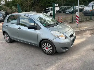 Gebraucht Toyota Yaris 100 PS (73 kW) 2010 Grau Kleinwagen
