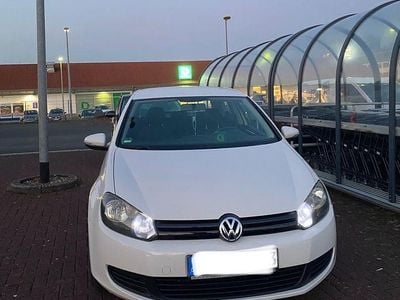 Gebraucht VW Golf VI Style 80 PS (58 kW) 2010 Weiß Kleinwagen