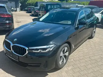 Gebraucht BMW 520 Performance 190 PS (139 kW) 2023 Schwarz Kombi