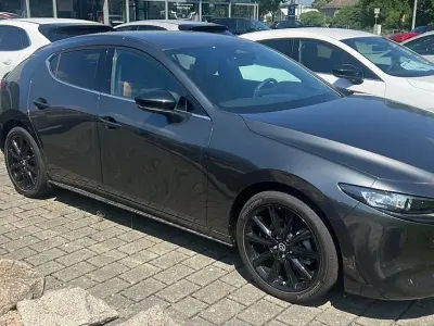 Neu Mazda 3 Nagisa 140 PS (102 kW) 2025 Polymetal gray Limousine