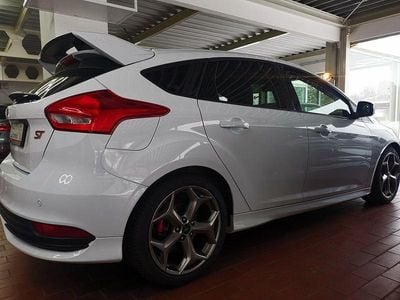 Weiß Gebraucht 2018 Ford Focus ST Limousine | 13.900 € (Guter Preis)
